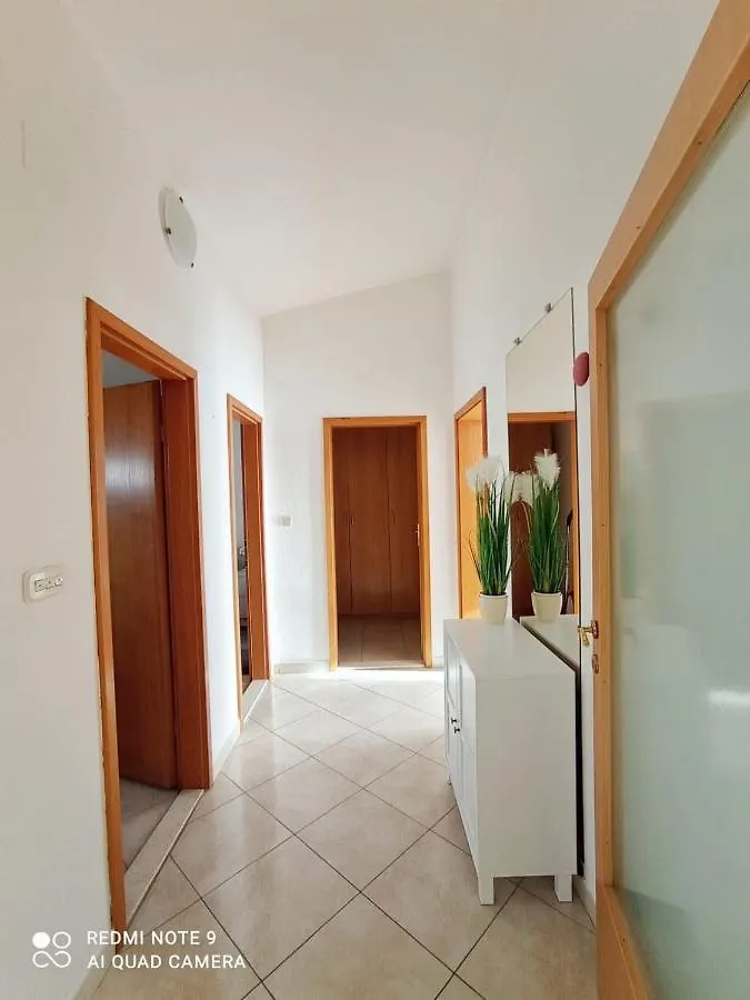 Apartman Mia With Pool1 Split Lägenhet