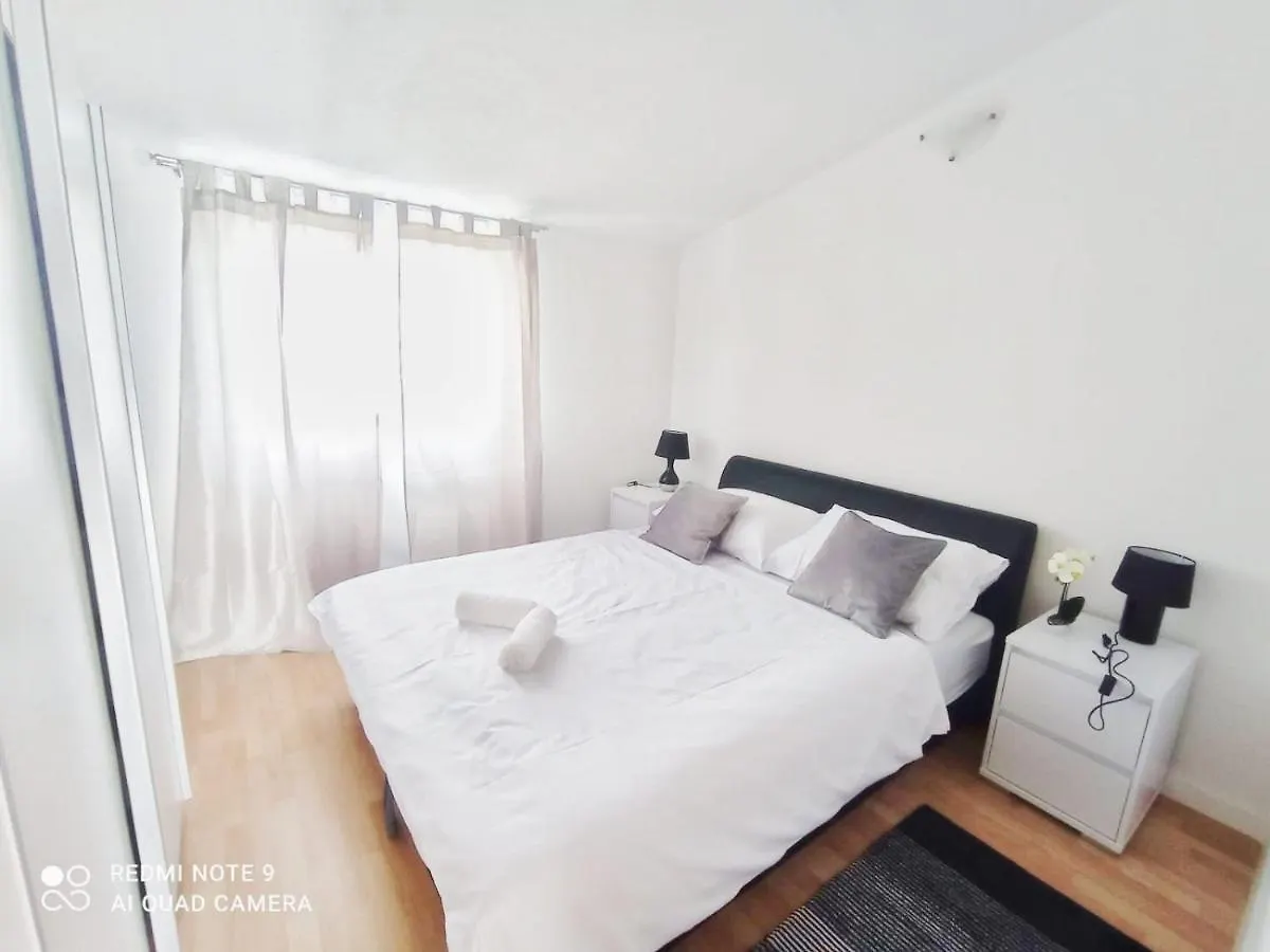 Lägenhet Apartman Mia With Pool1 Split