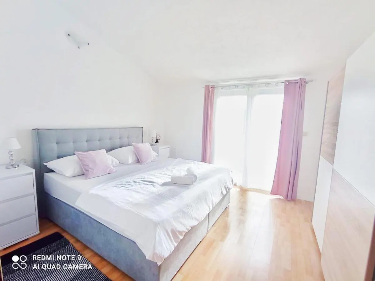 Apartman Mia With Pool1 Split Apartment