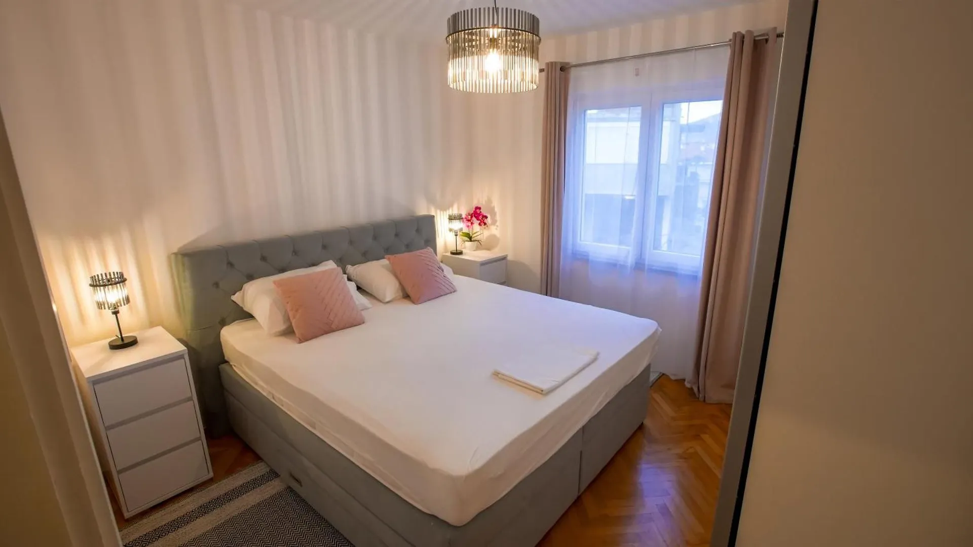 Apartman Mia With Pool1 Split Apartment