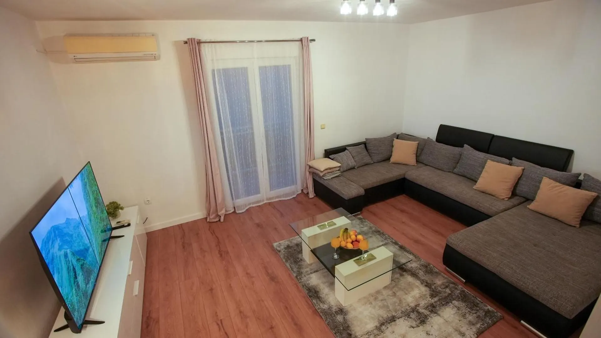Apartman Mia With Pool1 Split Apartment